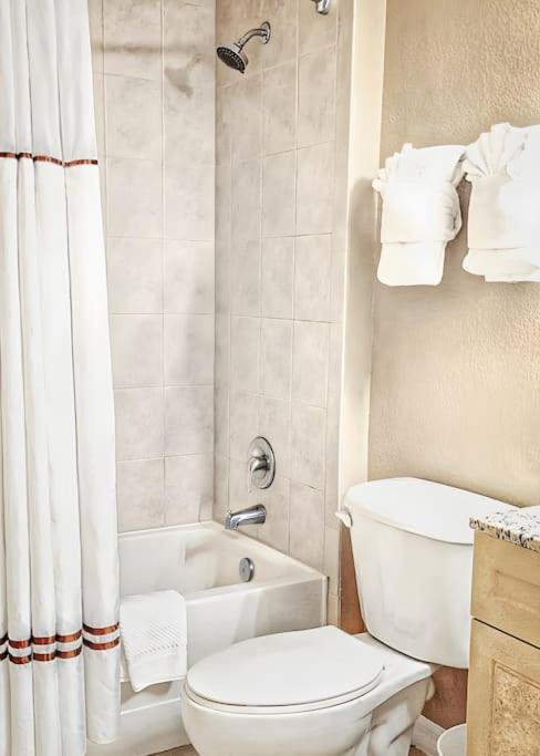 אורלנדו Entire Rental 3-Br Minutes From Disney X8 Hot Tub Apartment 2204 מראה חיצוני תמונה