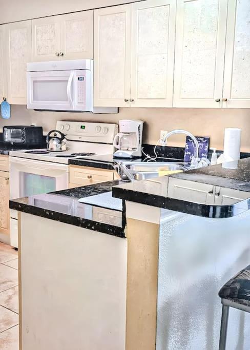 אורלנדו Entire Rental 3-Br Minutes From Disney X8 Hot Tub Apartment 2204 מראה חיצוני תמונה